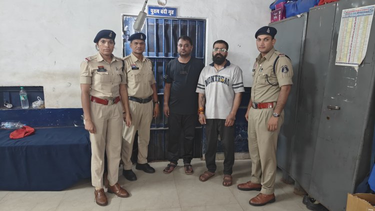 नकली 'गोल्ड फ्लेक' सिगरेट के कारोबार पर दुर्ग पुलिस का शिकंजा: 2.07 लाख का माल जब्त, 2 गिरफ्तार