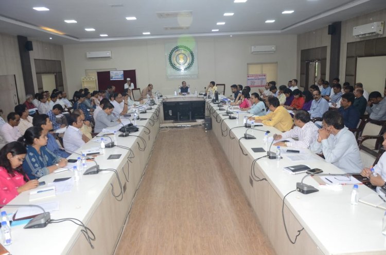 सेवा संकल्प अभियान की तैयारियों को समय पर पूरा करें : कलेक्टर डॉ. गौरव सिंह