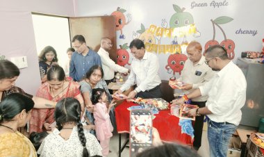 मुख्यमंत्री विष्णु देव साय की मंशानुरूप रायपुर जिला प्रशासन की अभिनव पहल ‘प्रोजेक्ट आओ बांटे खुशियां’ के तहत शासकीय अधिकारी-कर्मचारी बच्चों संग मना रहे जन्मदिन