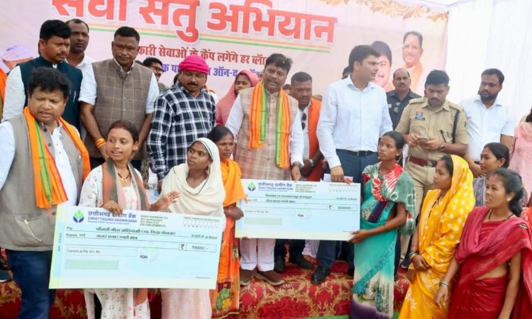 वन मंत्री श्री केदार कश्यप ने हितग्राहियों को सौंपी आवास की चाबी, वनाधिकार पत्र और योजना सहायता